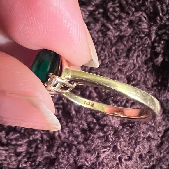 ♥️10K yellow gold emerald ring with cz accents♥️ - Picture 12 of 12